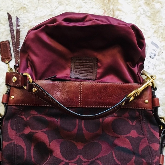 Coach gently used Burgundy bag in Excellent condition - Picture 6 of 7